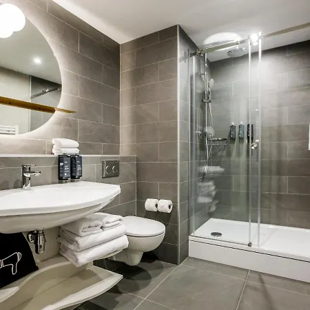 Adagio Beresteiska شقة فندقية 4*